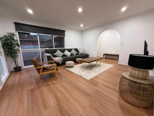 Modern Family Retreat- Specious in Melton South