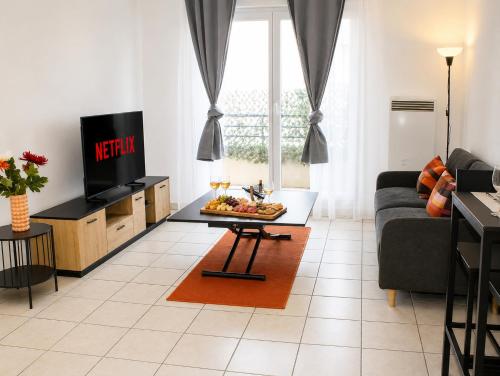 L'Orange Signature Paris Aeroport d'Orly-Balcon-Parking