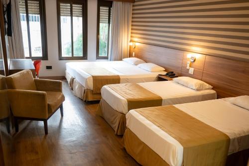 1 double bed, 2 twin beds