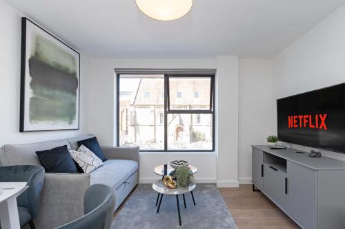 Desirable one bedroom apartment with twin beds - image 5