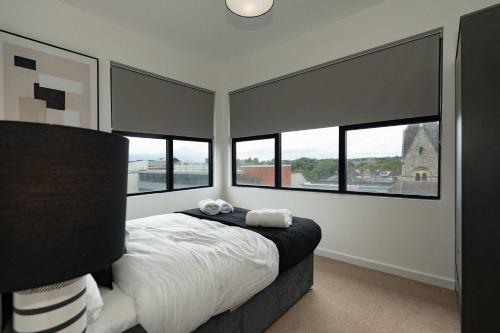 Modern one-bedroom residence in Southampton Centre - image 3