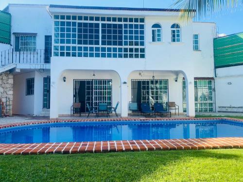 Hermosa Casa Mexicana con Alberca Privada 5 Recámaras Hasta 14 Huéspedes