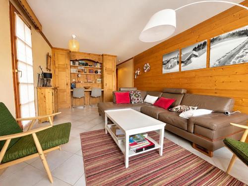 Appartement spacieux 4 chambres au cœur du village avec WiFi et parking - FR-1-505-183