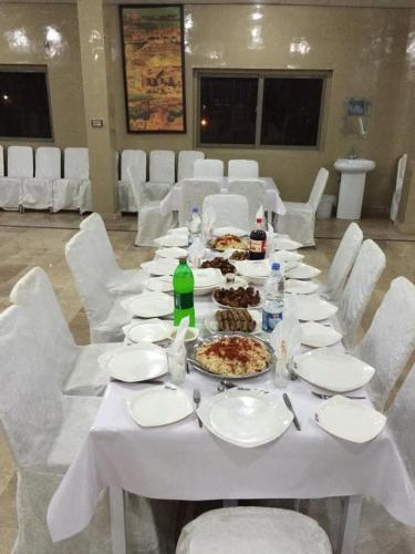 Hill View Hotel & Restaurant