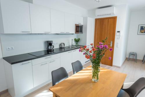 Deluxe Apartment image 9