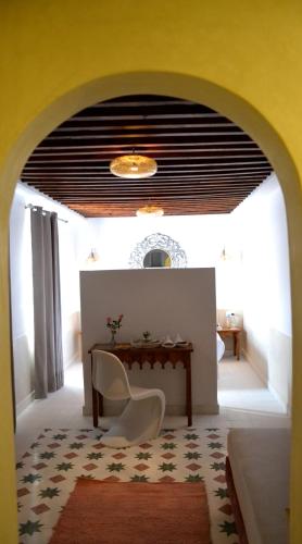 Riad Dar Dar Located in Rabat Medina, Riad Dar Dar is a perfect starting point from which to explore Rabat. The property offers a wide range of amenities and perks to ensure you have a great time. Service-minded s