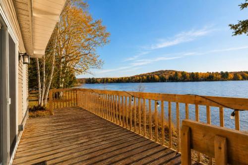 Spa & Waterfront - L'Escapade du Nord in Kiamika (QC)