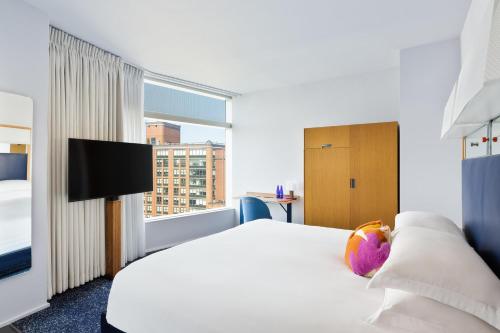 1 king bed, 1 sofa bed