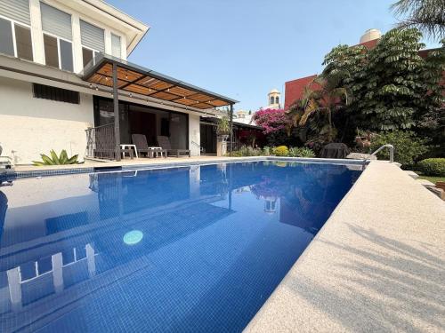 5 bedrooms, ground floor, heated pool, Golden Zone
