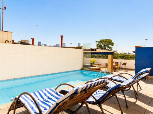 スイミングプール, Hotel Golden Park Rio de Janeiro Aeroporto By Nacional Inn in グロリア