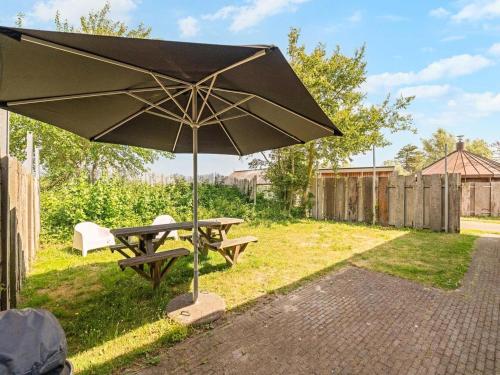 Spacious apartment with garden