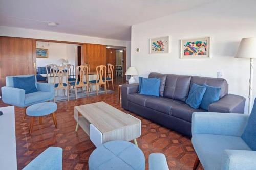 A pasos de Playa El Emir, 4 dormitorios, 4 baños, garage, iluminado, amplio y céntrico