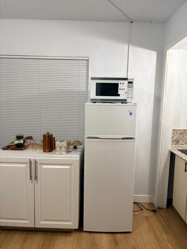 Konyha, Comfortable studio with entrance and private parking in Orlando nyugat