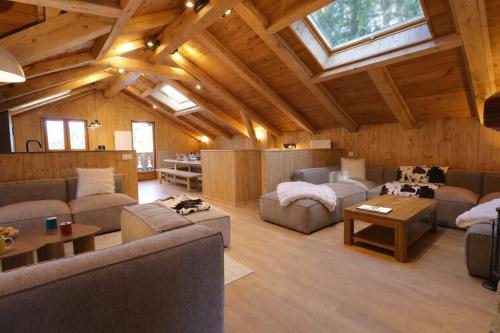 Chalet neuf 7 chambres – Jacuzzi Sauna – 12 à 14 pers. TITANIA