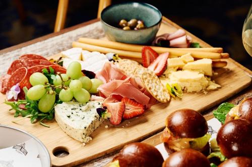 Restaurant, Tudor Hotel Redfern near Royal Randwick Racecourse