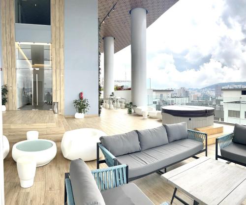 Cristal Home Apartment with a pool - image 3