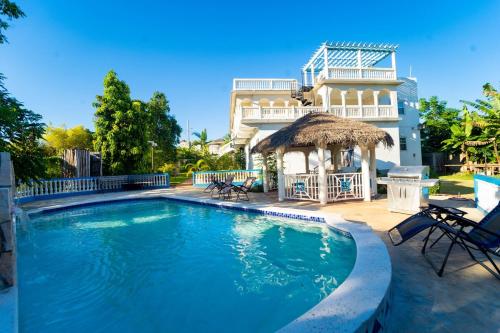 Vacation Rental Coral Spring, Falmouth JAM 8 BDRM in Corral Spring
