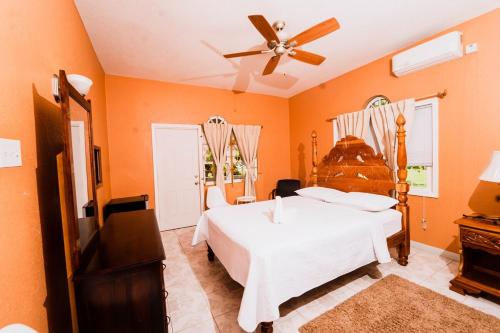 Vacation Rental Coral Spring, Falmouth JAM 8 BDRM in Corral Spring