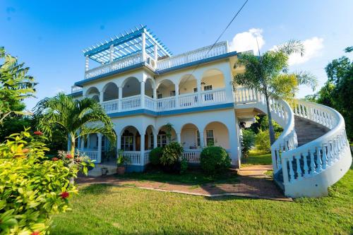 Vacation Rental Coral Spring, Falmouth JAM 8 BDRM in Corral Spring