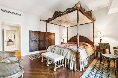 Waterfront Apartment Modern - image 4