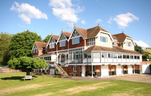 . Leander Club