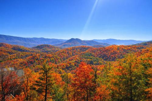 Apkārtne, Stunning Smoky Mountain Views! - 3 King Bedrooms in Wears Valley (TN)