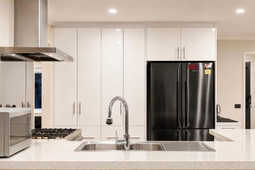 Relaxing 4BR Wantirna Home Everything You Need in 萬提那