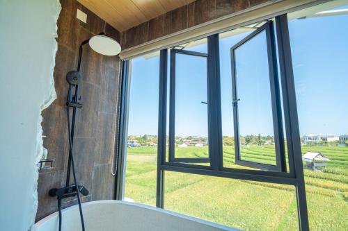 Iwina Villa – 2BR Private Pool & Rice Field View