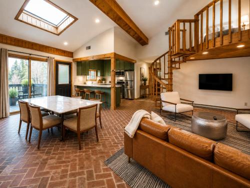 4 bedrooms, 9 beds