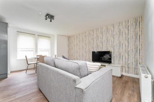 Spacious 2BR Springfield Flat with Free Parking in Glasgow