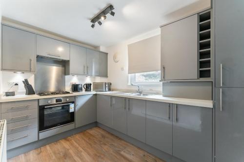 Spacious 2BR Springfield Flat with Free Parking in Glasgow