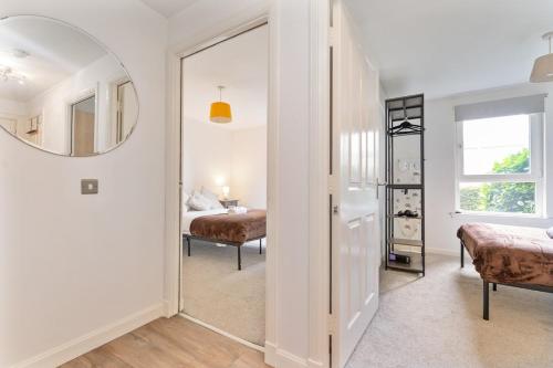 Spacious 2BR Springfield Flat with Free Parking in Glasgow