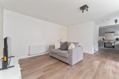 Spacious 2BR Springfield Flat with Free Parking in Glasgow