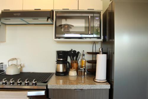 L9 Cozy Stay with Rooftop Gym Access and Coworking - image 3