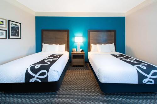 2 double beds