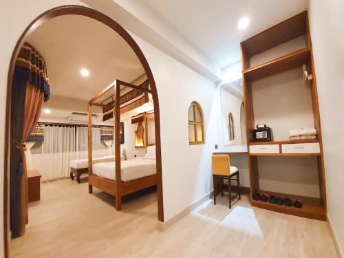 1 king bed, 1 twin bed