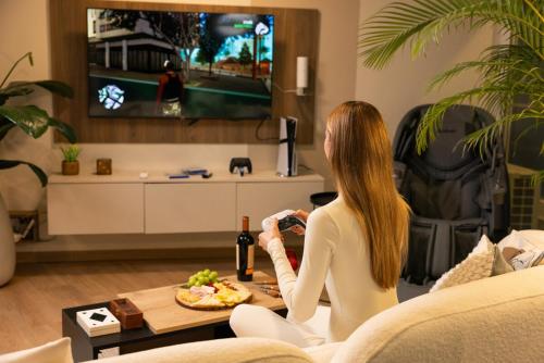 Miraflores Luxury Suite PS5 Massage Chair Dyson - image 2