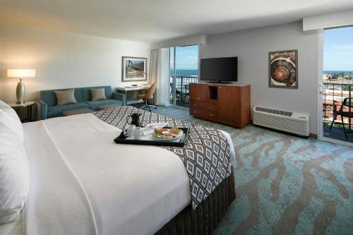 1 king bed, 1 sofa bed