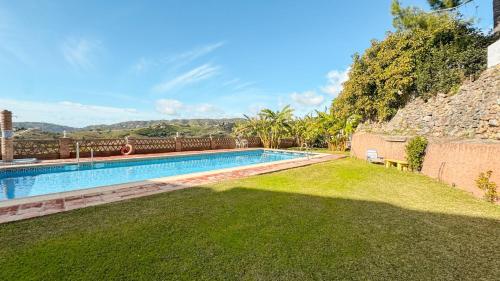 Las Huertas 12, Modern 2 bed Apartment with pool