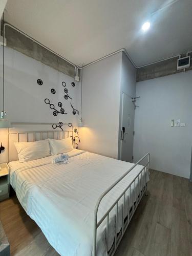 Bedspread Hostel - Adults Only Room Type - Double Room (1 Adult + 1 Child)