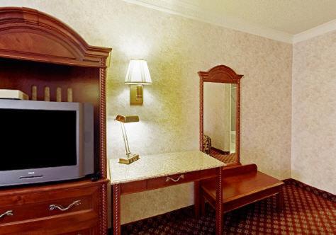 Americas Best Value Inn & Suites Fontana