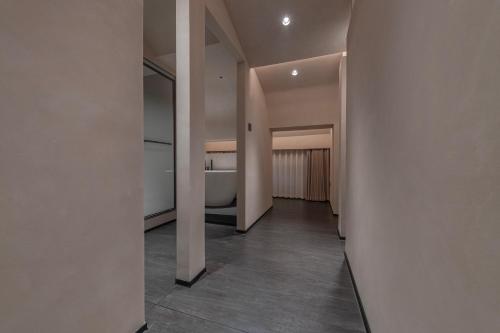 Yanju HOTEL Designer Homestay -Xi'an Bell and DrumTowers Yongningmen Metro Station Branch - image 4
