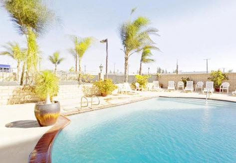 Piscina, Americas Best Value Inn & Suites Fontana in Fontana (CA)