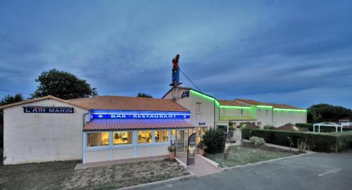 Bejárat, Logis Hotel L'Air Marin in Rochefort