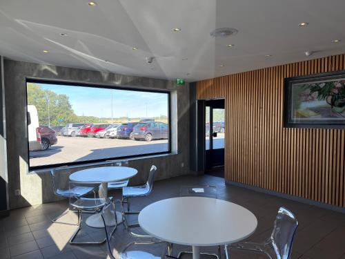 Jagatud salong / TV-ala, Maby Park & Hotell in Marsta