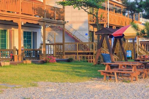 Anmyeondo Badatga Pension in Anmyeon-eup
