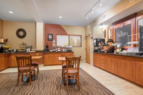 AmericInn by Wyndham Rochester Airport - image 12