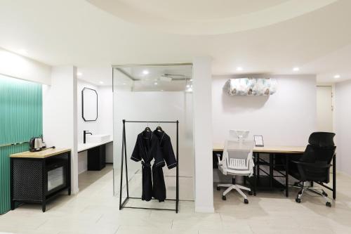 Jamsil Tomgi Hotel Room Type - [Renovated in 2026] Suite Room - Free Snack Service