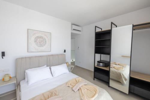 New 4 bedroom villa with pool 100 meters from the beach - image 2