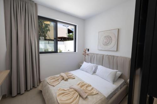 New 4 bedroom villa with pool 100 meters from the beach - image 5